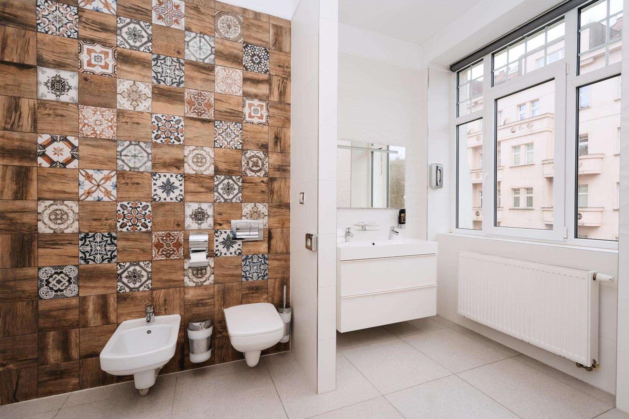 Deluxe Double Room Bath,1765148926:JPEG