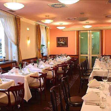 Hotel U Divadla - Czech Leading Hotels-3